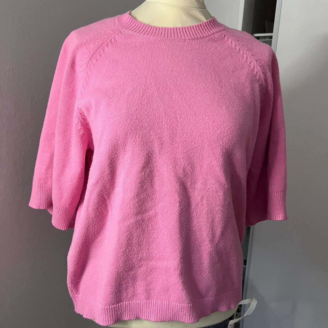Rosa tröja med trekvartsärm