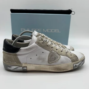 PHILIPPE MODEL PRSX - Philippe Model Prsx - Skick: 9,5/10 - Tillbehör: Dustbag - Storlek 43 sitter som 44 - Nypris ca 3900kr - deluxecloset