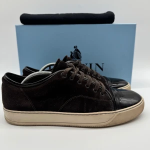 LANVIN CAP TOE - Lanvin Cap toe - Skick: 8,5/10 - Tillbehör: Enbart skorna - Storlek 44/UK9 - Nypris ca 5200kr - DeluxeCloset