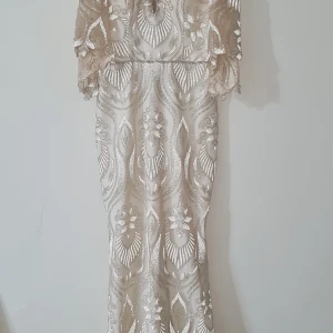 Festklänning  - Jag har använt klänning bara en gång. 