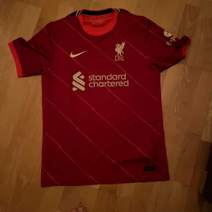 Liverpool tröja  - Liverpool tröja oanvänd. I perfekt skick. 