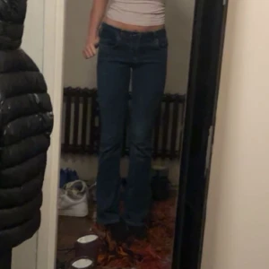 Low Bootcut jeans  - Säljer mina fina low waist Bootcut jeans från Zara då dem inte kommer till användning. Dem är knappt använda och i bra skick. Köpta för 400 kr  Skriv för fler bilder. Pris kan även diskuteras 