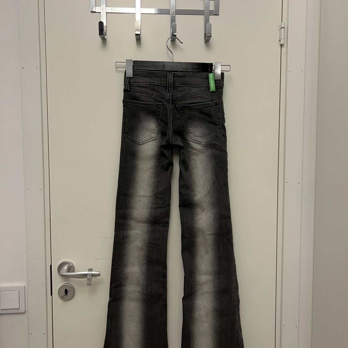 Grå bootcut jeans - 1