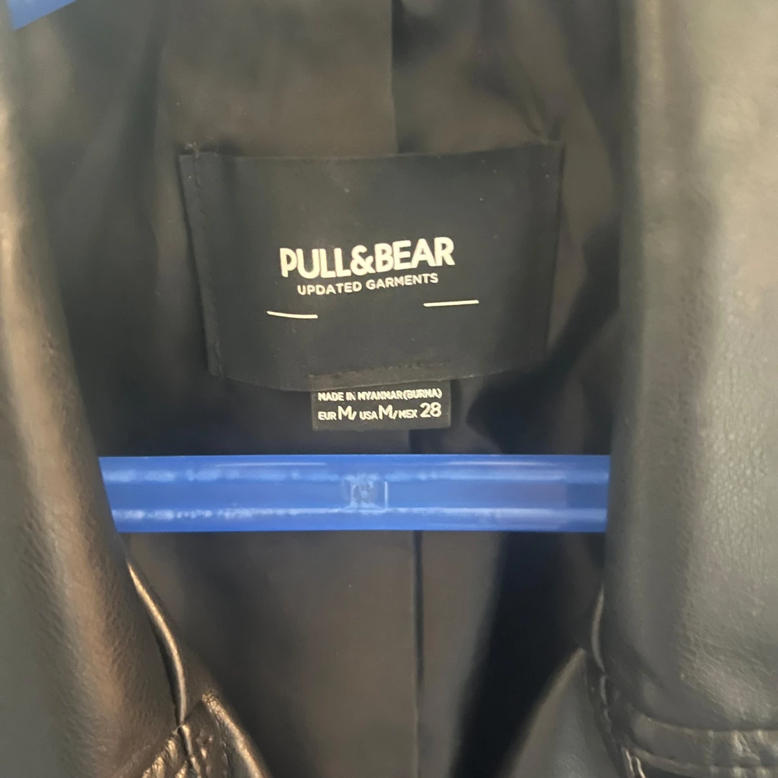 Svart skinnjacka från Pull&Bear - 3