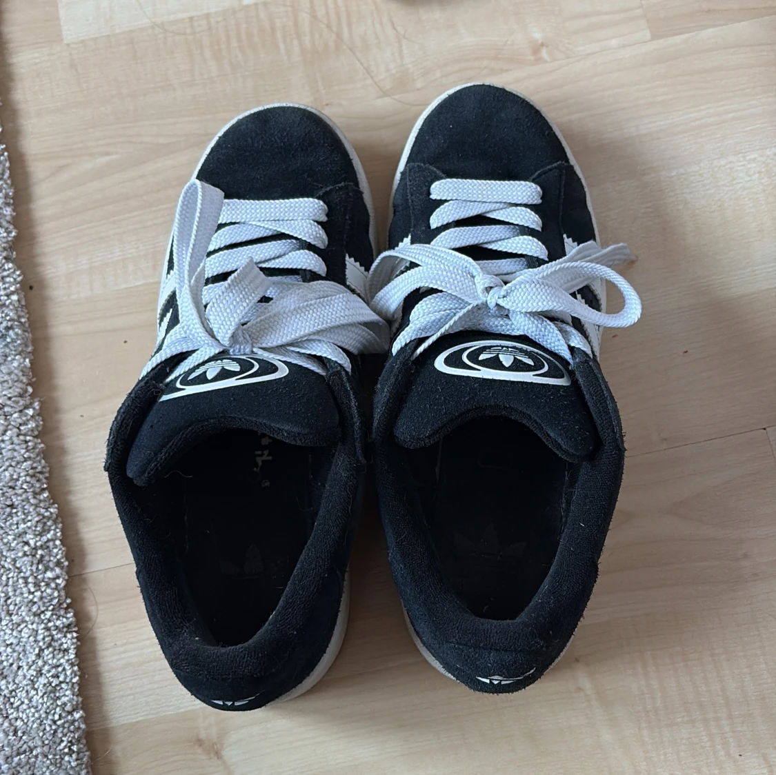 Svarta sneakers från Adidas