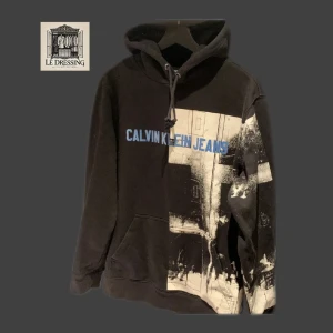 Calvin Klein hoodie L - Storlek L sitter som M. Bra sick 8/10. Nypris runt 1000kr