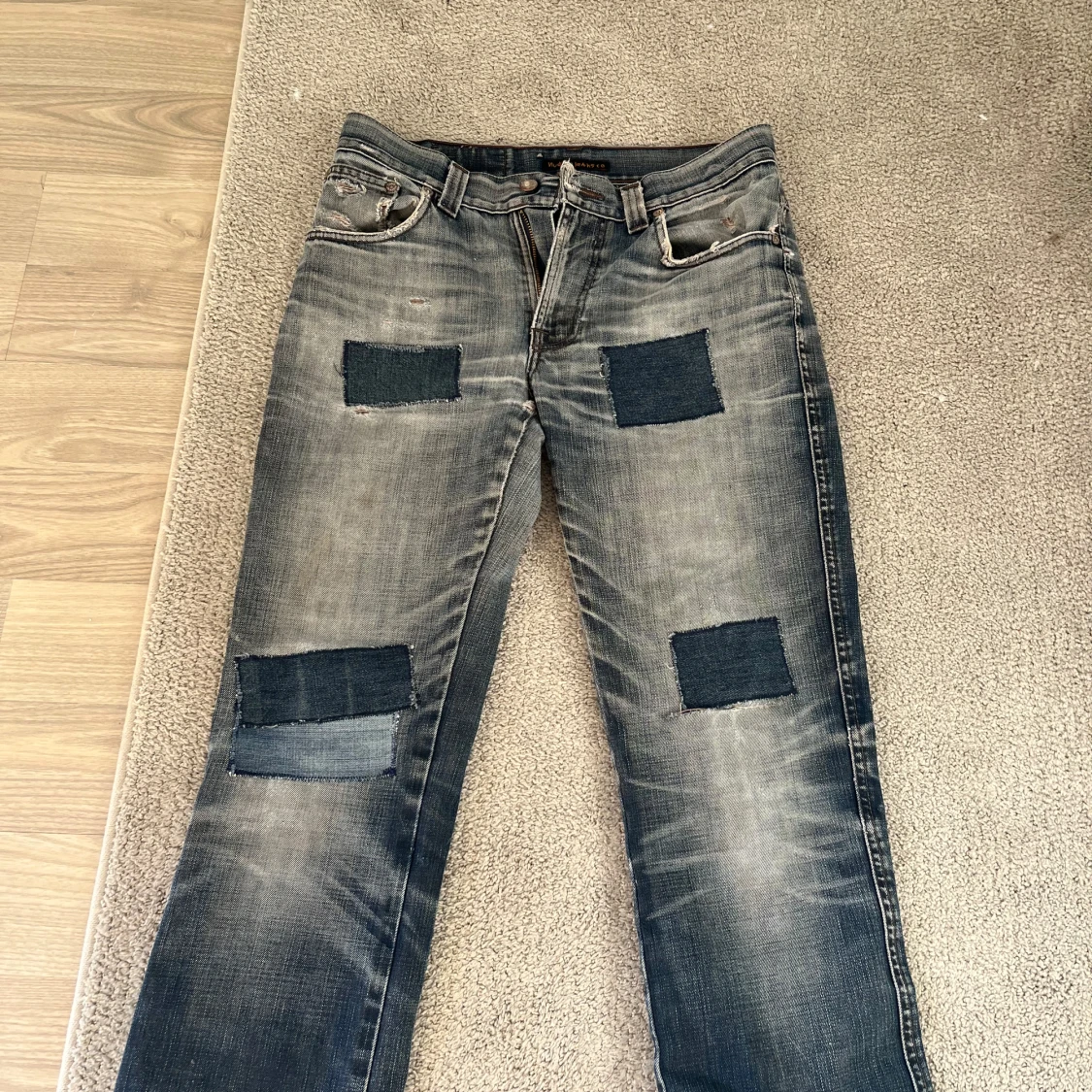 Jeans med lappdetaljer från Nudie Jeans - 3