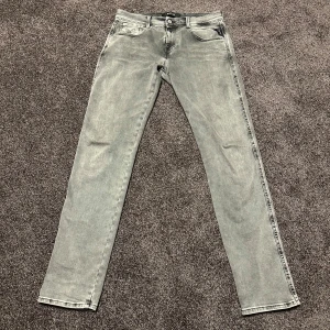 Replay Jeans  - Snygga grå jeans från Replay modell anbass. som nya använda några gånger. Storlek 30/32