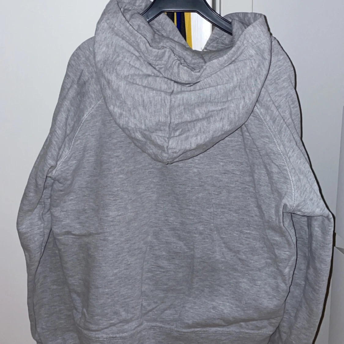 Grå hoodie med dragkedja från 157 - 1