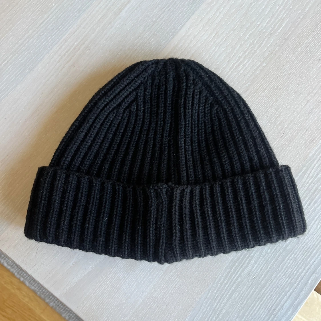 Svart ribbad mössa från C.P. Company - 1