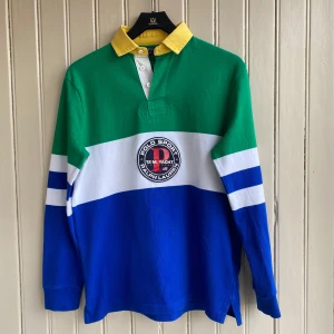 Ralph Lauren piké  - En fin tröja utan några fläckar eller skavanker👍 Nypriset ligger på ca 1900kr på Chlotbase. Tveka inte på att skriva om du har vi frågor. Priset kan diskuteras!💬