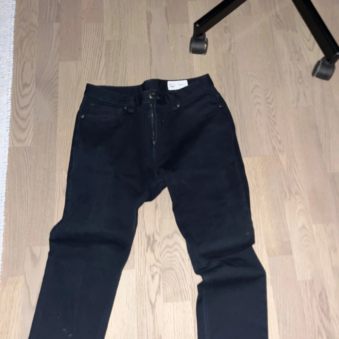 Svarta jeansbyxor från Levis - 1