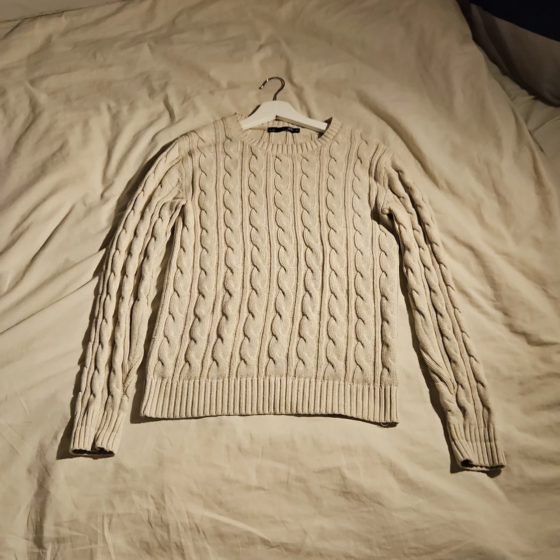 Beige stickad tröja från 157