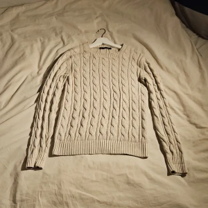 Beige stickad tröja från 157 - Jättegin stickad tröja från Lager 157 skick 9/10