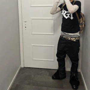 Rick Owens Waxed Bolan Banana Denim - hella crazy piece helt ny season, sitter sjukt me boots, köpta på jus i sthlm kvitto finns, dom har blivit alterererad vid längden lite grann men är fortf fett långa 