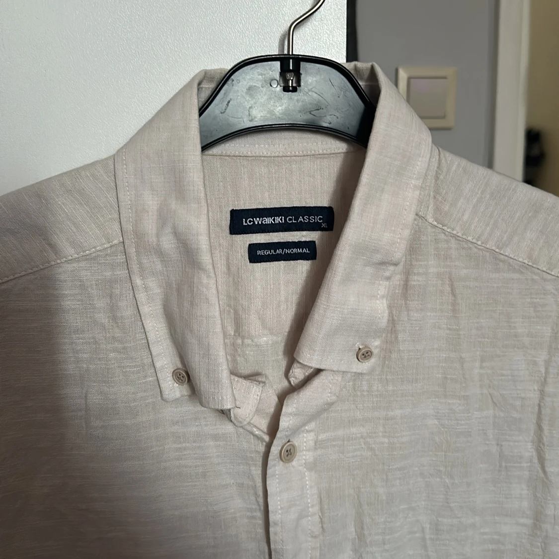 Beige kortärmad skjorta från LC Waikiki - 1