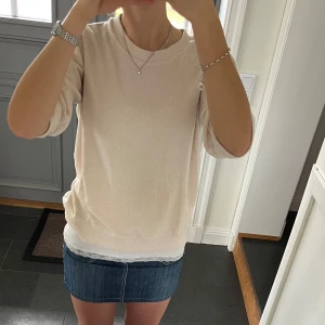 Beige stickad tröja  - Beige trekvartsärmad tröja från Steilman i storlek S. Fint skick. Använd gärna köp nu!