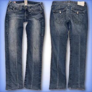 True Religion jeans - Ett par fina true religion jeans i ett fint skick! (Dem är uppsydda) Innerben: 73cm. Midjemått tvärs över: 37cm☺️