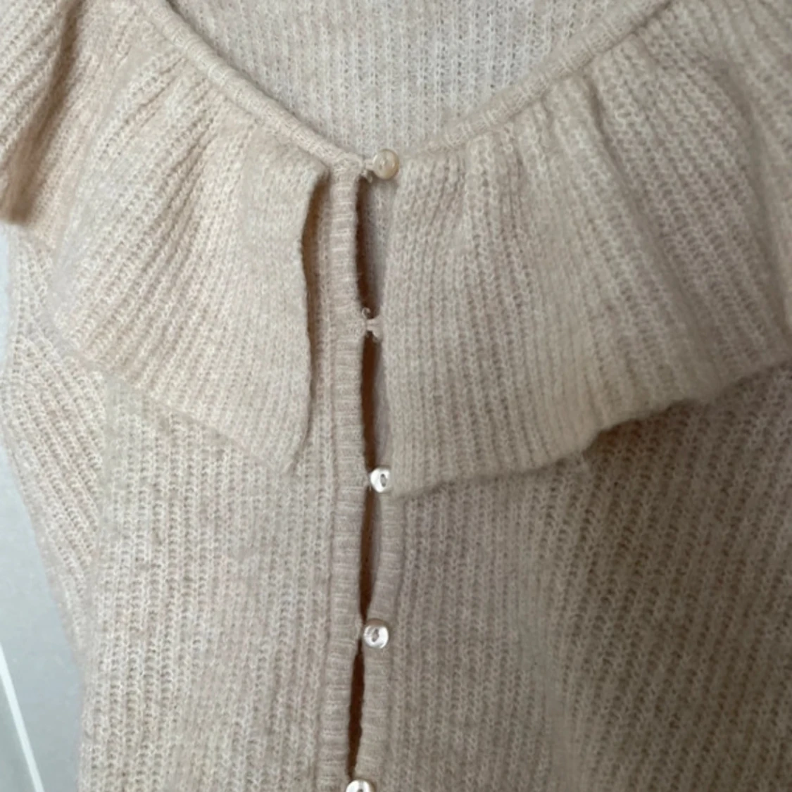 Beige stickad kofta från H&M - 2
