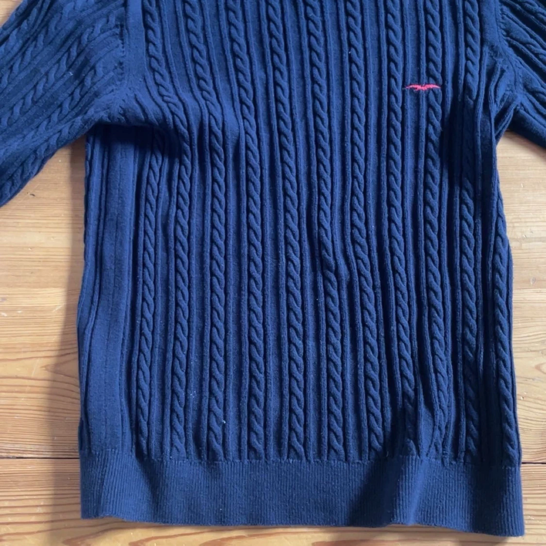 Mörkblå kabelstickad tröja från Hampton Republic - 2