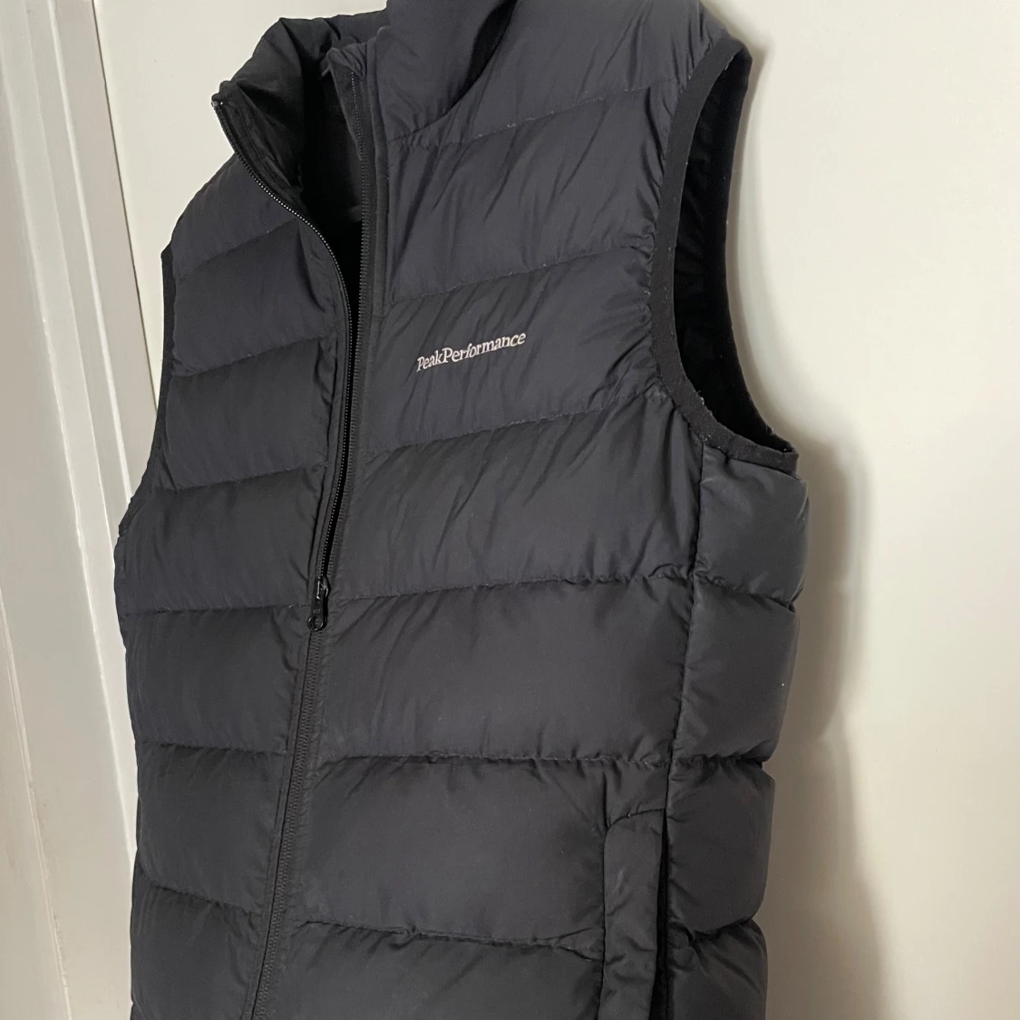 Svart dunväst från Peak Performance - 2