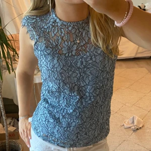 Blå spets topp - Använder för sällan🥰passar upp till M men är själv en S