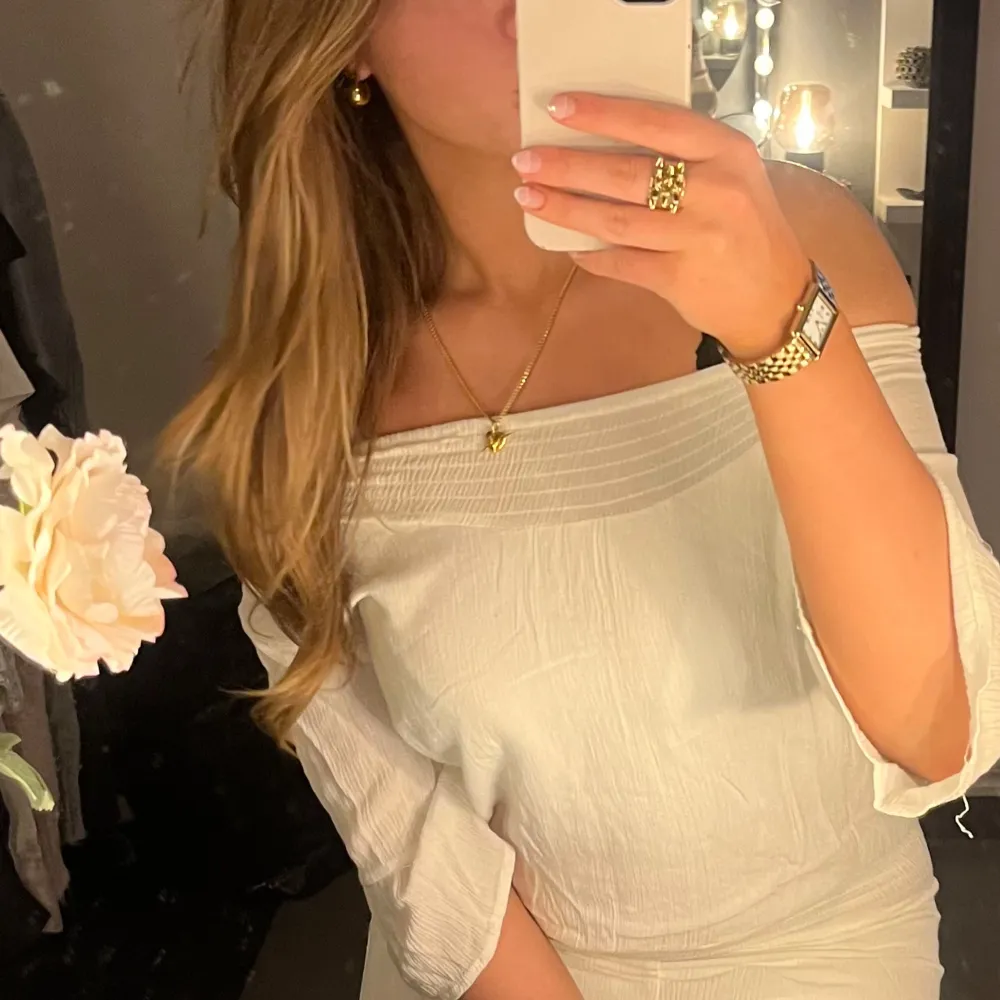Supersnygg off-shoulder byxdress. JĂ€ttesnygg och perfekt till sommardagarđPassar mest S storleksmĂ€ssigt. (FrĂ„n Cubus barnavdelning) . Muu.