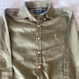 Raulp Lauren skjorta i olivgrön🫒! - Snygg olivgrön skjorta från Ralph Lauren. Asskön o snygg Raffe tröja boys✌️🔥💯