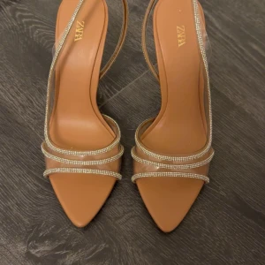 Klackar  - Jättefina klackar ifrån Zara helt oanvända 😍