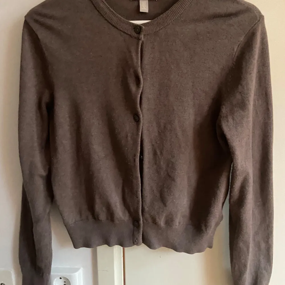 Superfin kofta från h&m som inte kommer till användning💕Storleken är M men passar även på S. Neuletakit & Villapaidat.