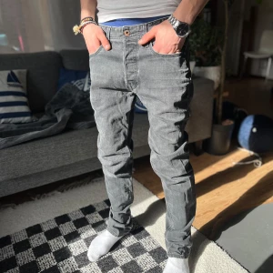 Replay jeans - Tja! Säljer dessa feta replay jeans🔥| skick 9/10 | små tecken på användning | W31 L32 | skriv för frågor och funderingar😊| priset diskuterbart