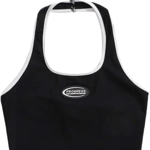 Svart linnetopp från Progress - Snygg svart linnetopp med Progress text på, med vit kant runt hals och ärmhål. Är i storlek 158 men ha S/XS och kan ha den