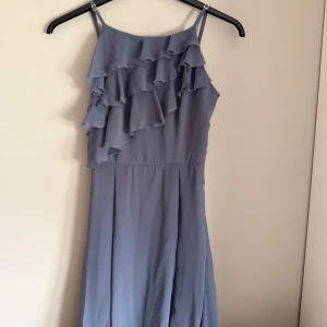 Ljusblå långklänning från Vila - Aldrig använd, endast provad. Långklänning 