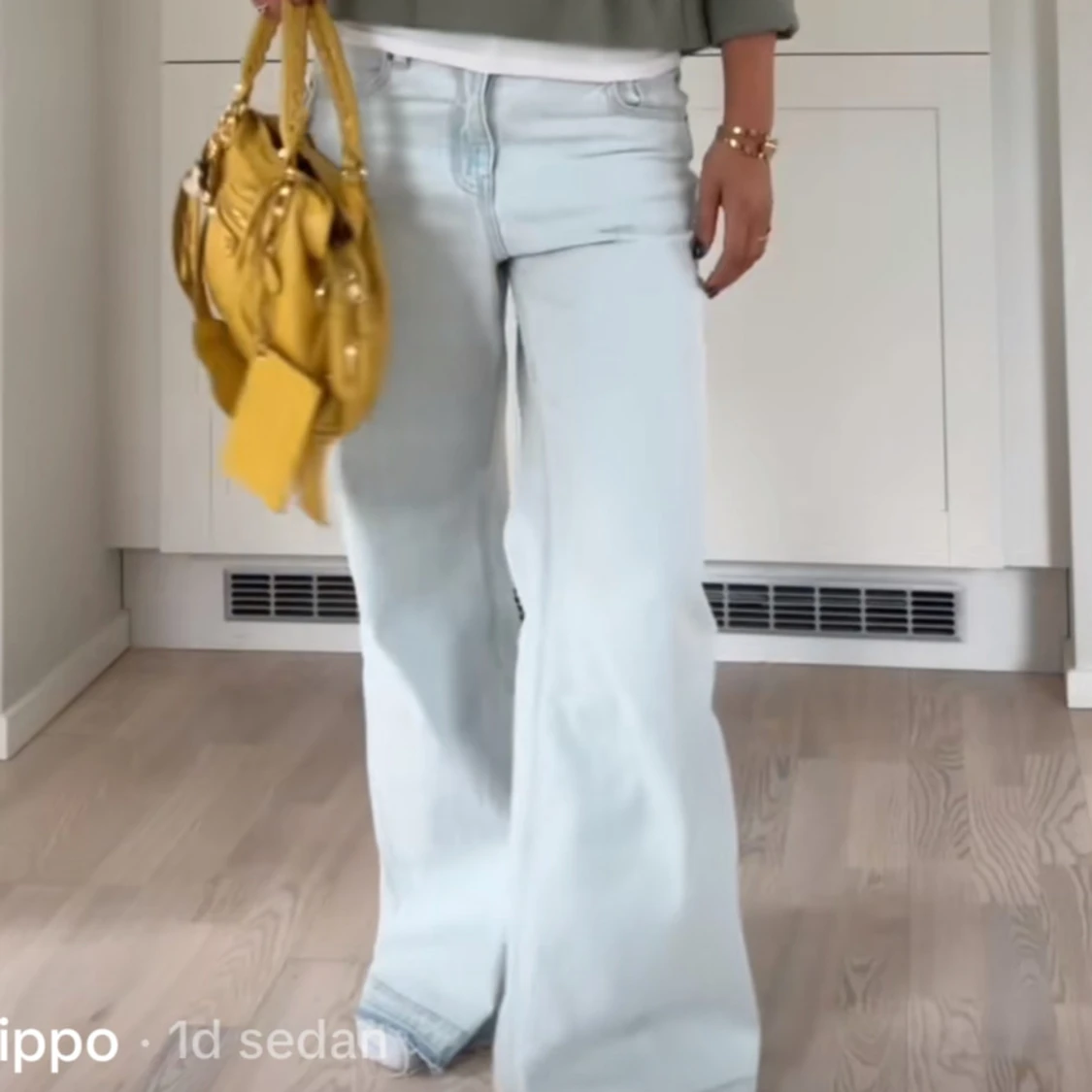 Ljusa jeans med vida ben