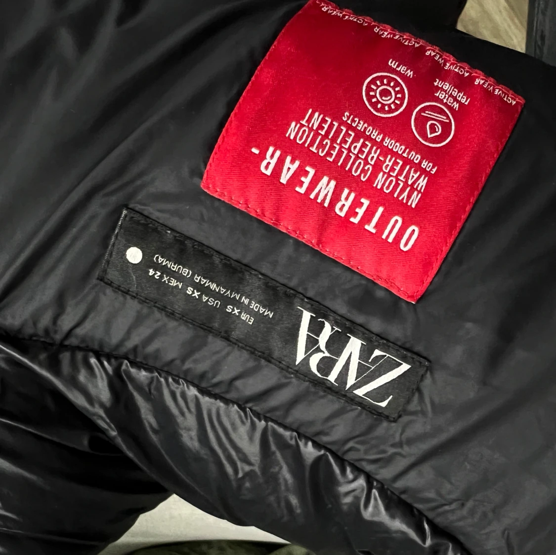 Svart dunväst från Zara - 3