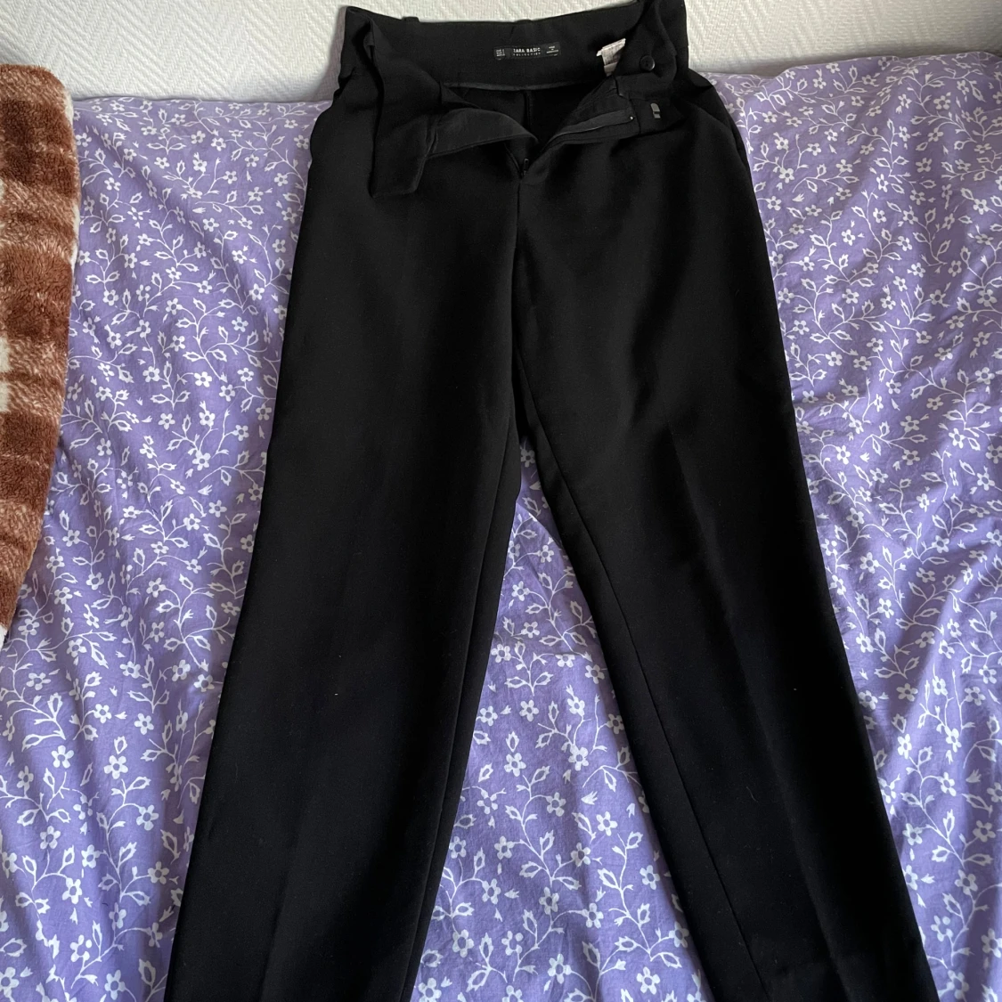 Svarta kostymbyxor från Zara Basic - 1