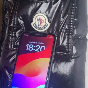 Moncler Maya - Moncler Maya, inget kvitto. Använd en vinter. Säljer pga bytt stil. Dm vid mer info