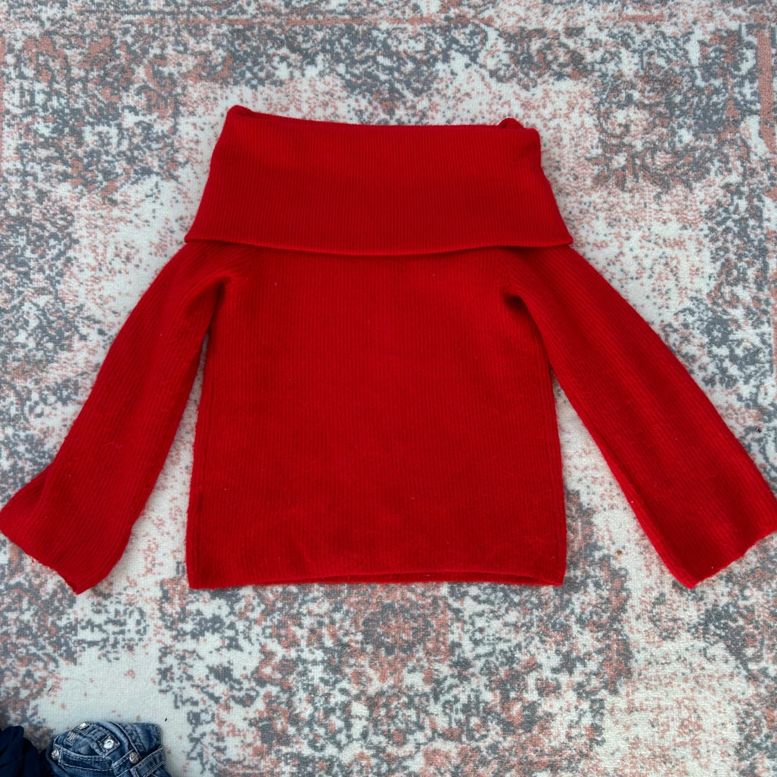 röd off-shoulder tröja - 1