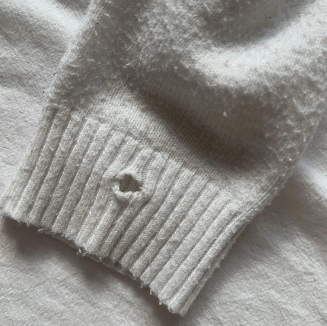 Stickad tröja🤍 - 2