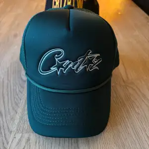 One size. Köpt från corteiz hemsida, kvitto finns. Helt oanvänd