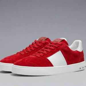 Valentino Flycrew (Helt nya) - Valentino Flycrew orange. Storlek 42. Helt nya.