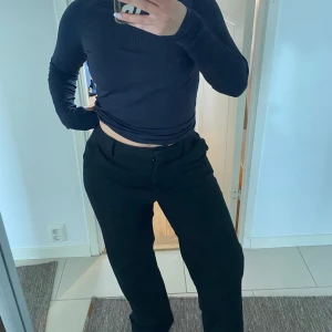 Svarta kostymbyxor - Kostymbyxor från NAKD