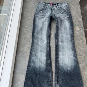Low waist boot cut jeans - Säljer dessa as snygga jeans då dom va försmå för mig, skriv om du har några frågor eller prisförslag 