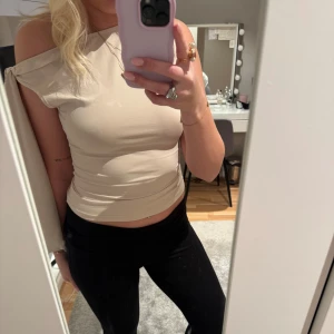 Beige topp - Super fin topp, skön i materialet. Storlek S💗💗