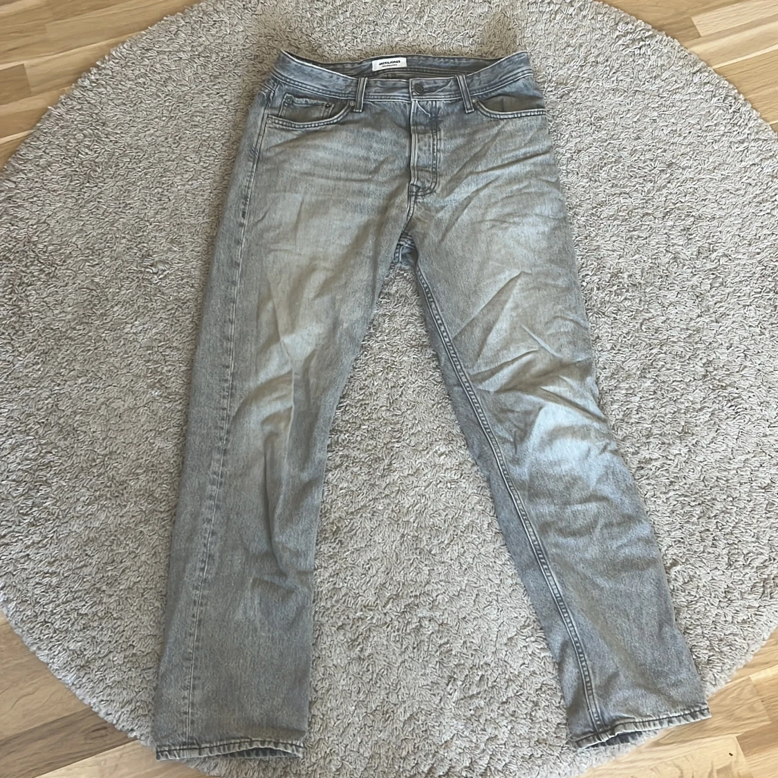 Grå loose fit jeans från Jack&Jones