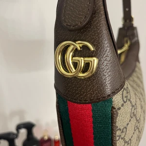  axelväska - Säljer min väska som inte kommer till användning den är helt ny