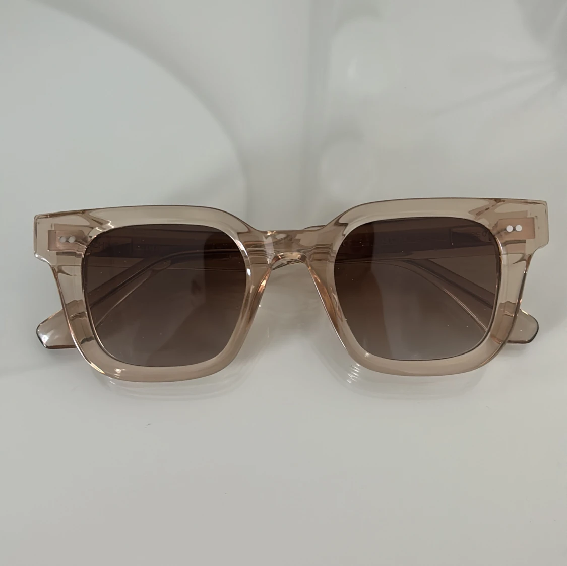 Beige solglasögon från CHIMI