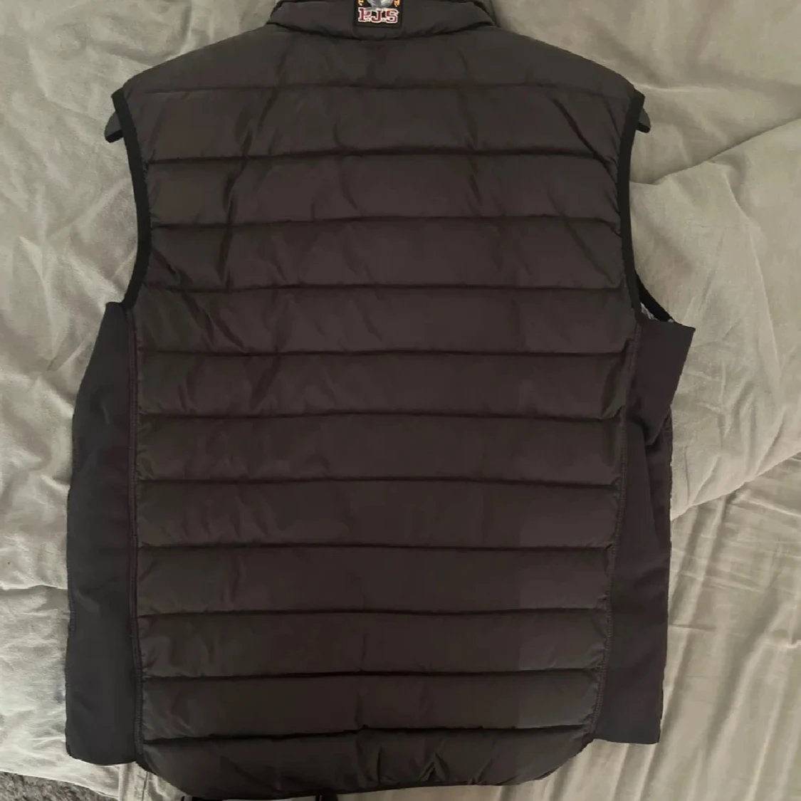 Svart dunväst från Parajumpers - 3