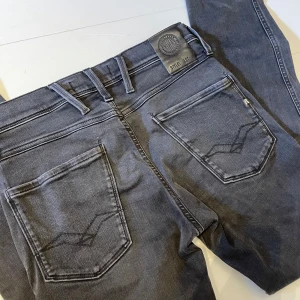 Replay anbass hyperflex - Replay anbass hyperflex - väldigt bra skick 9/10 - 28/32 - sjukt skön färg - riktigt feta! - pris kan diskuteras - hör av er vid funderingar🙌