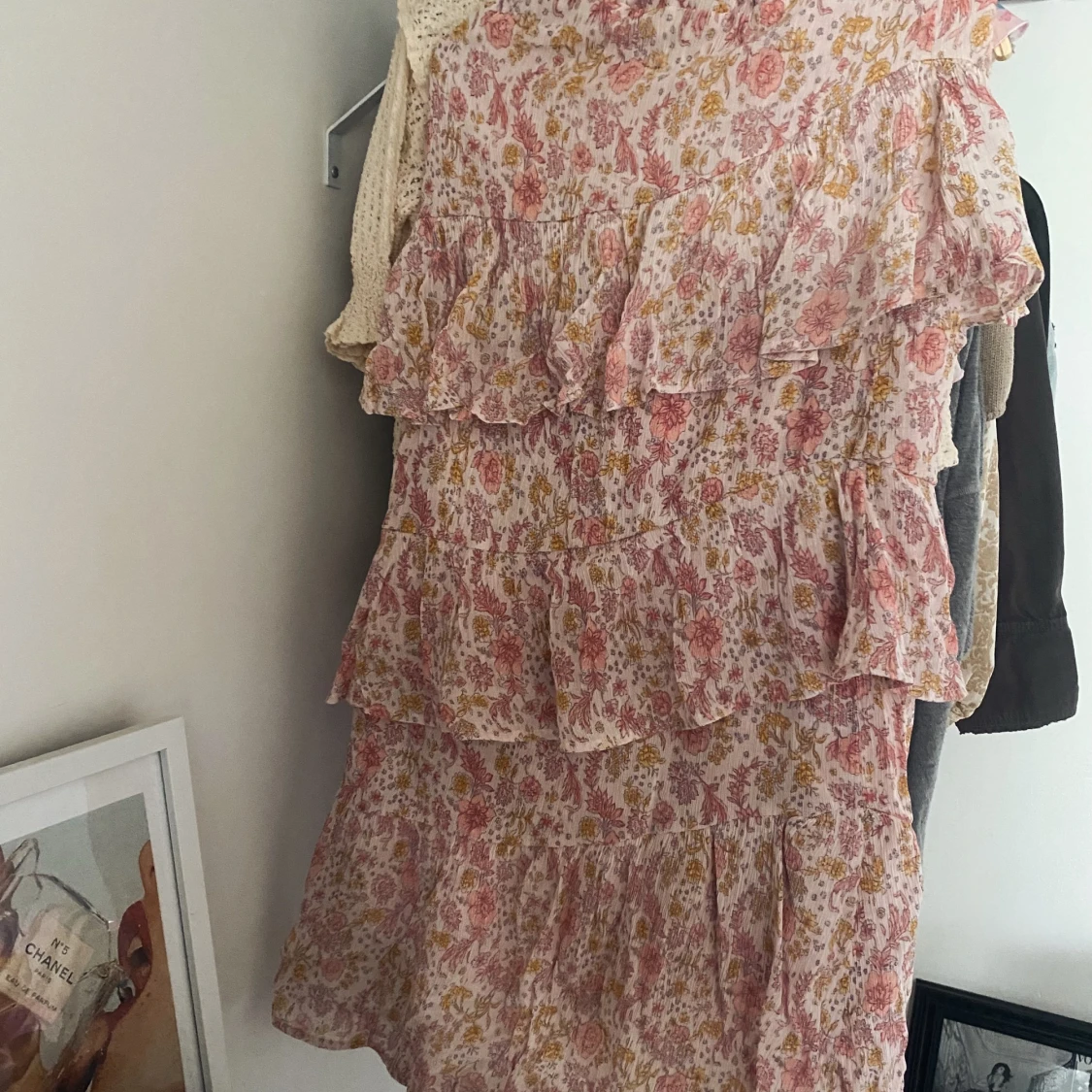 Blommig långkjol med volanger - 4